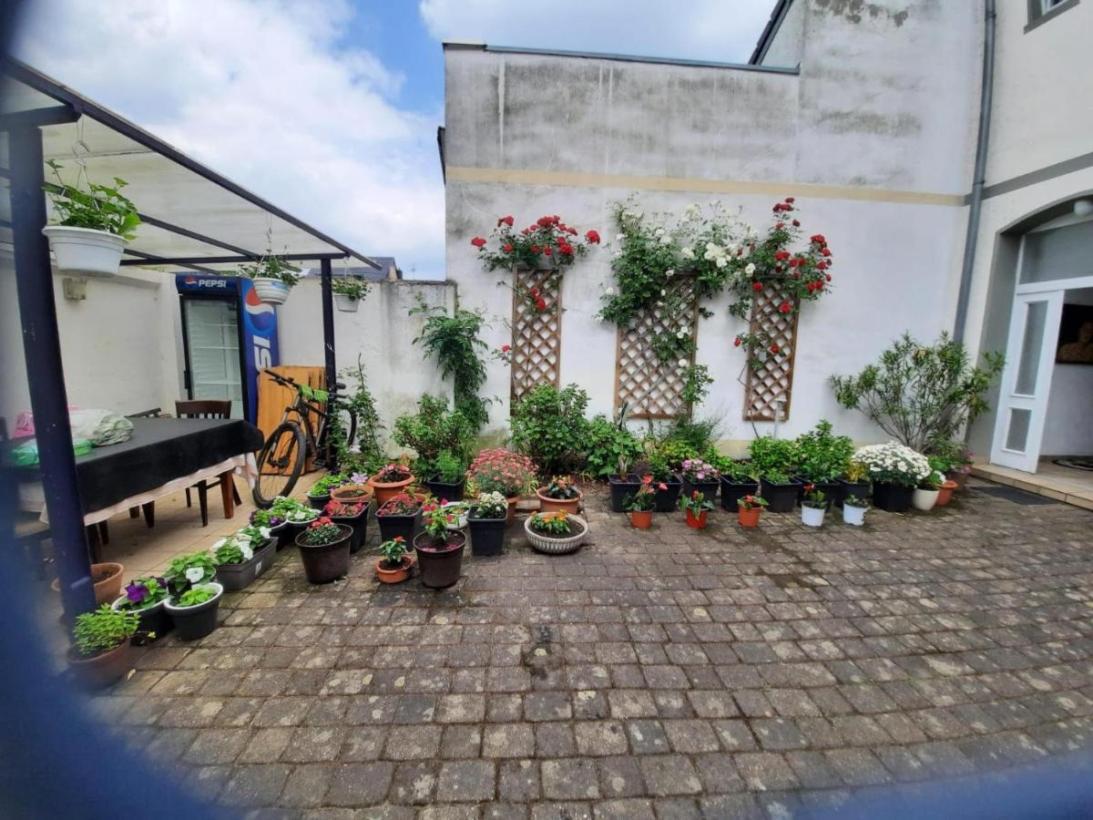 Wohnen Beim Uswatta Liyanage Apartment Troisdorf Exterior foto